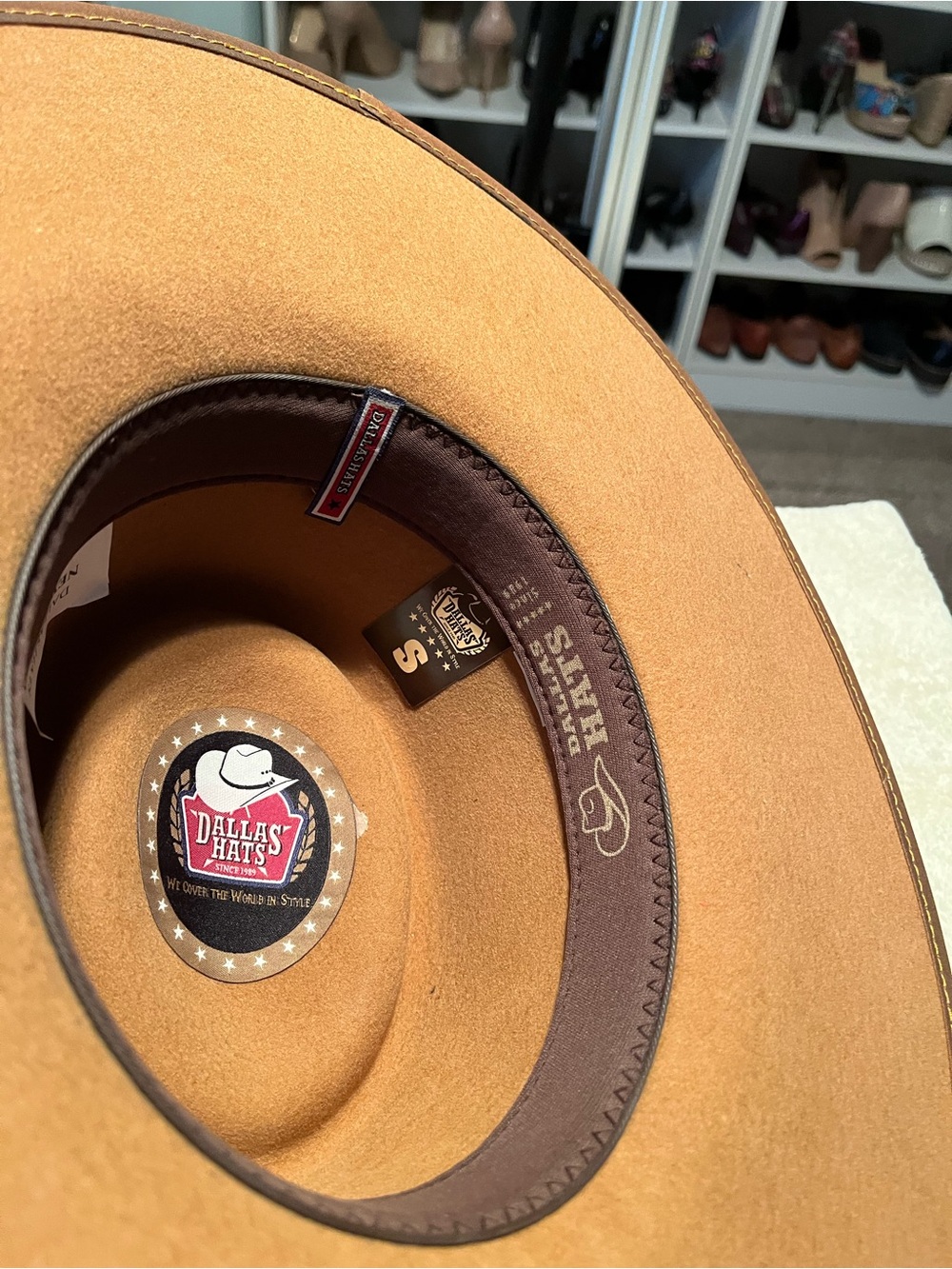 New with tag Women’s New Mexico Gambler wool Tan and Blue hat - Picture 3 of 4